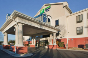 Гостиница Holiday Inn Express Hotel & Suites Laurinburg, an IHG Hotel  Лоринберг